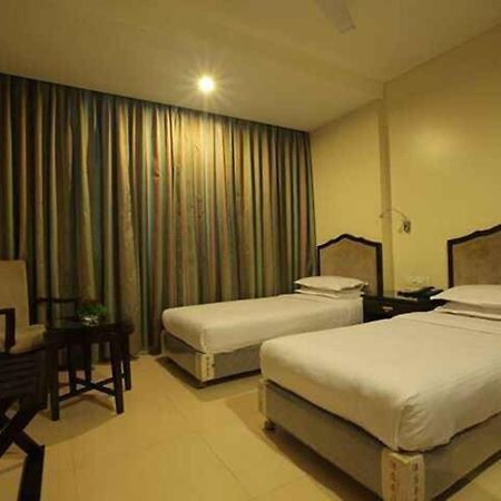 Hotel Ashoka, Pune Yerandwane Exteriör bild