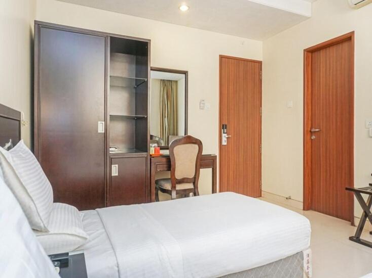 Hotel Ashoka, Pune Yerandwane Exteriör bild